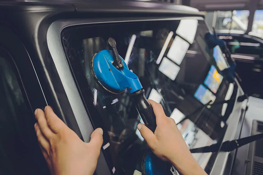 Rear windshield replacement on a passenger vehicle