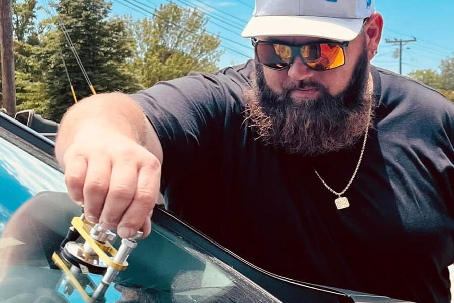 Middle Tennessee Auto Glass Technician repairing windshield chips and cracks.